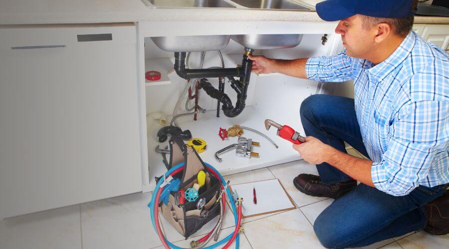 Local expert plumbing services in Roanoke, IN